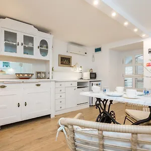  Appartamento Charming At House Rustica With Terrace And Nearby Parking